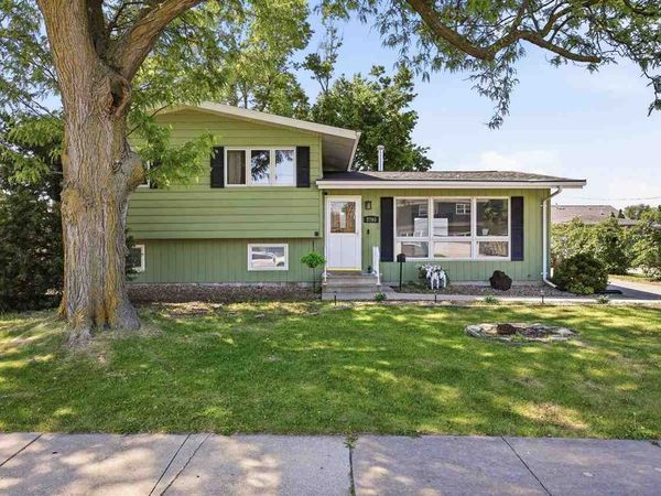2765 1st Avenue, Marion, IA 52402