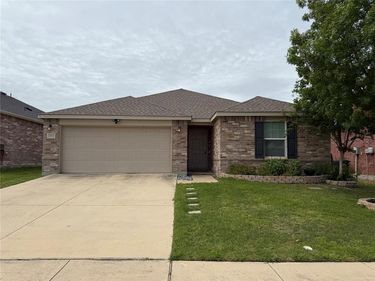 9913 Amosite Drive, Fort Worth, TX 76131