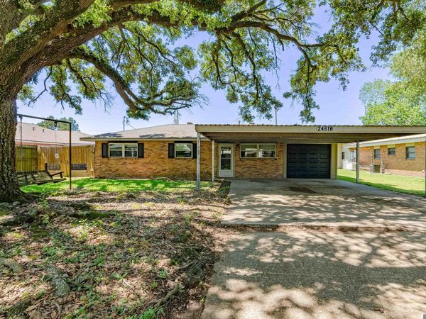 24618 Pecan Place Dr, Plaquemine, LA 70764
