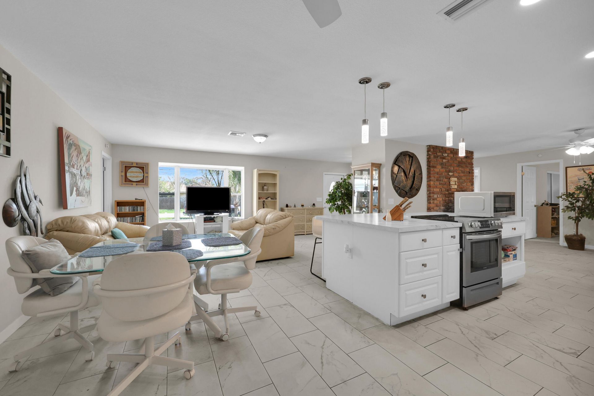 552 SW Eyerly Avenue, Port Saint Lucie, FL 34983 Photo