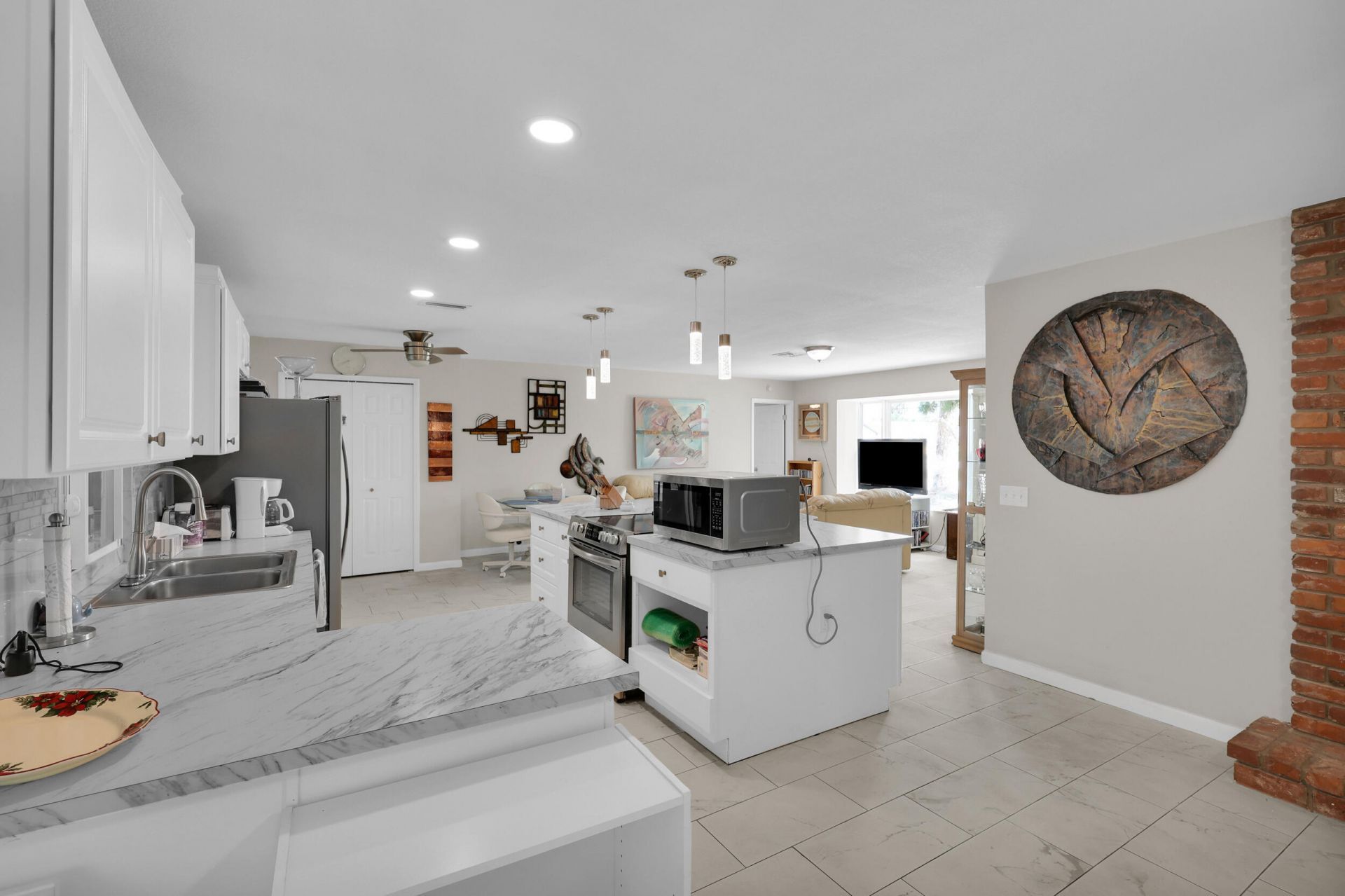 552 SW Eyerly Avenue, Port Saint Lucie, FL 34983 Photo