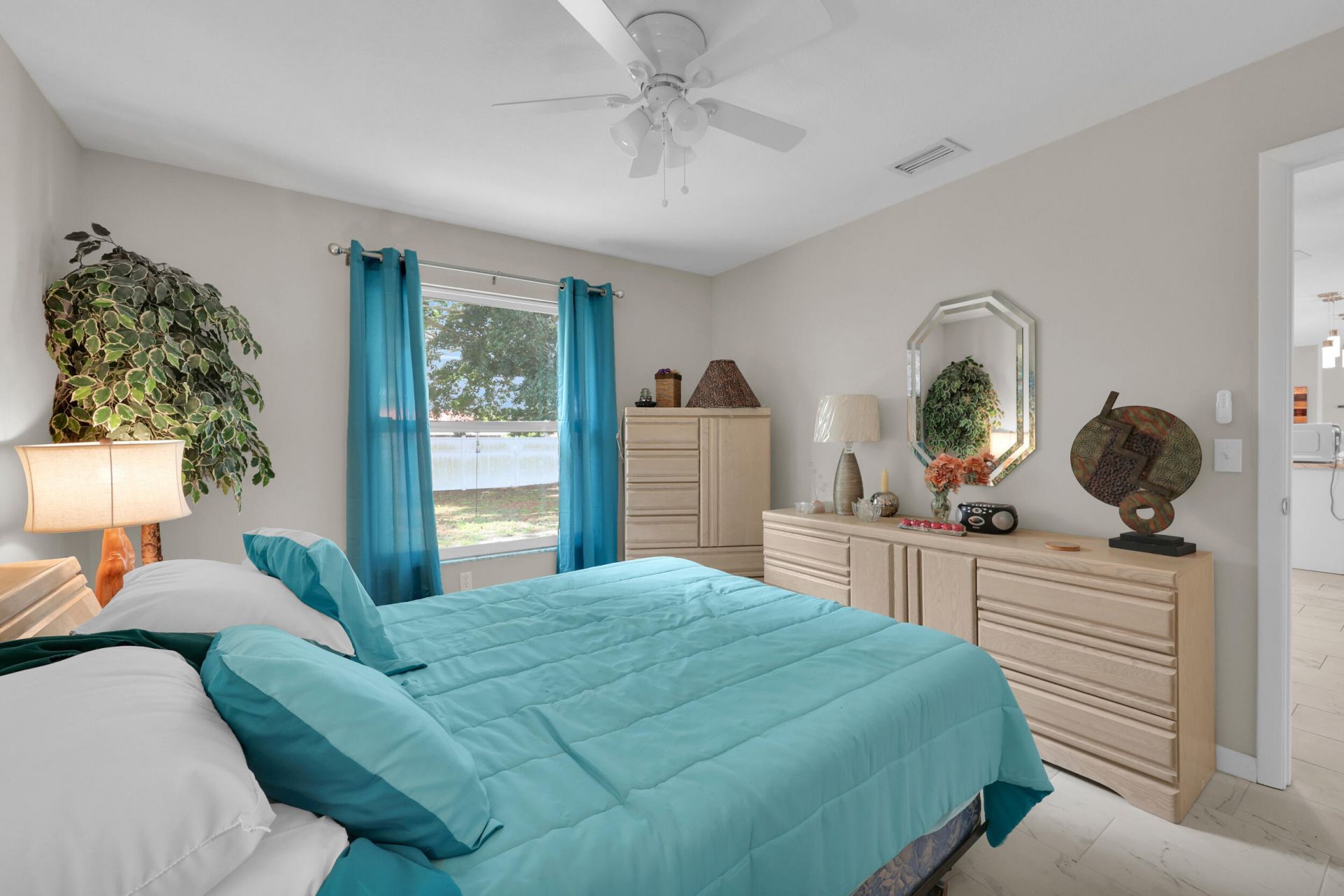 552 SW Eyerly Avenue, Port Saint Lucie, FL 34983 Photo
