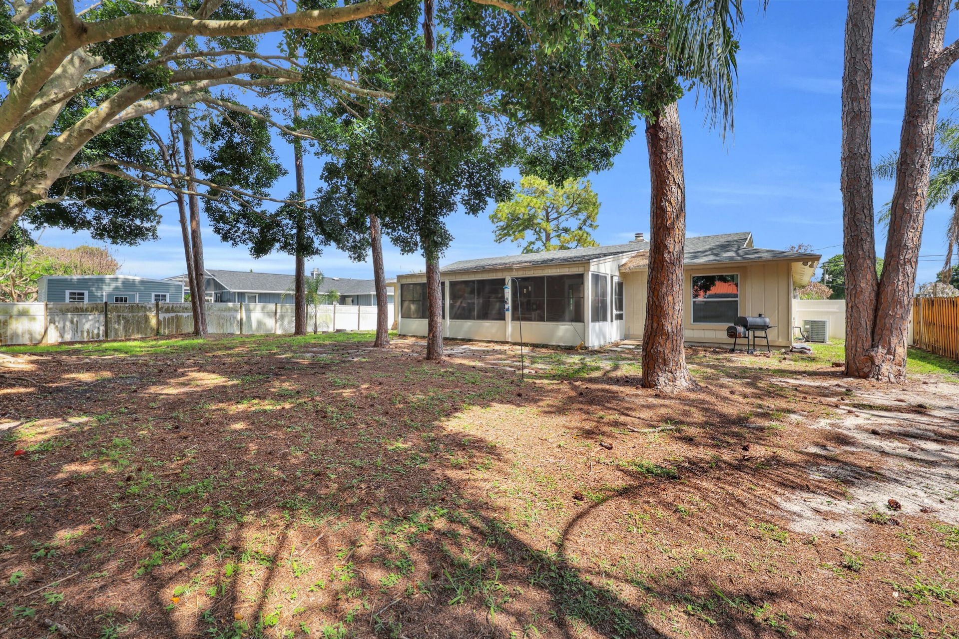 552 SW Eyerly Avenue, Port Saint Lucie, FL 34983 Photo