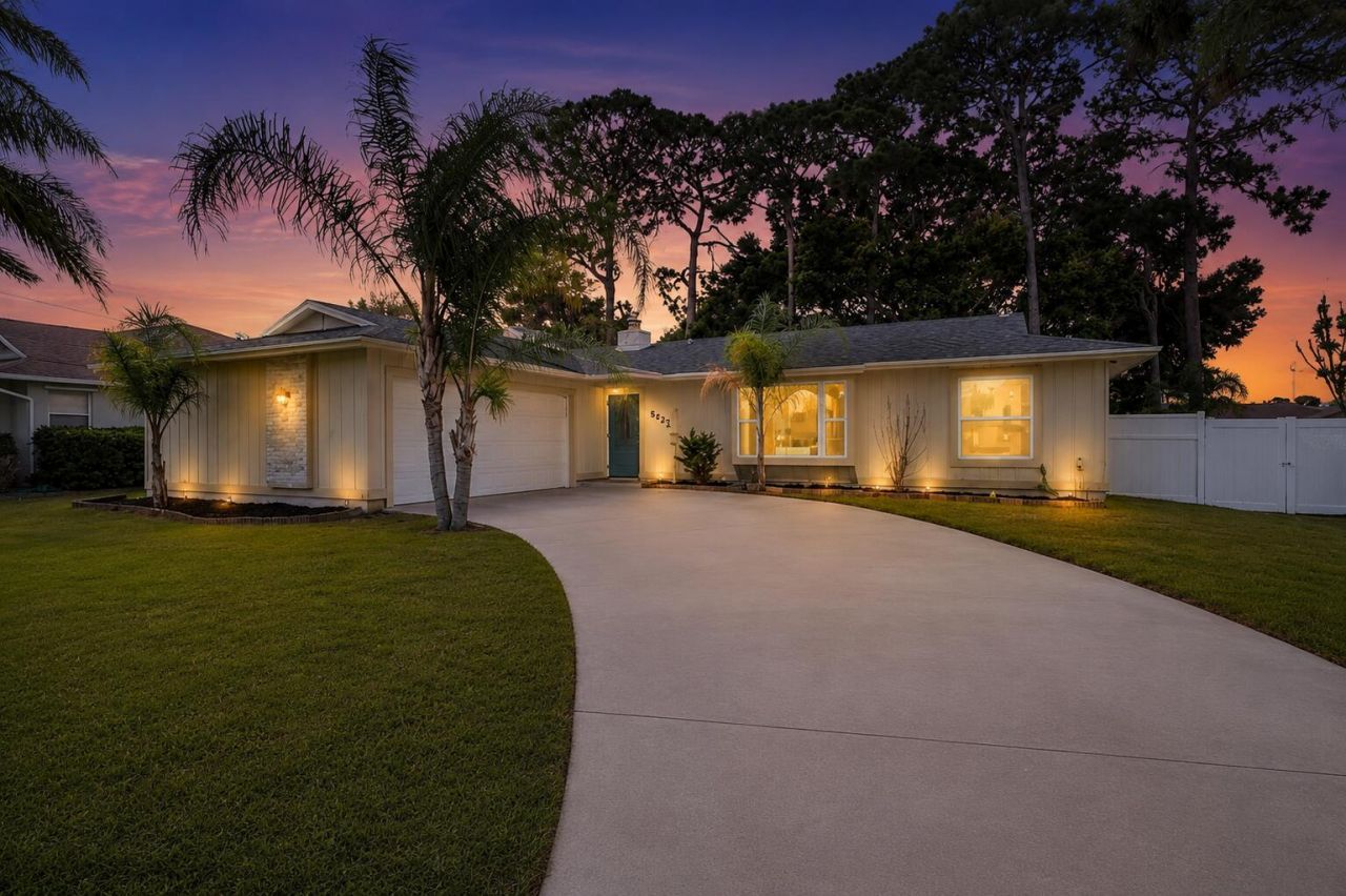 552 SW Eyerly Avenue, Port Saint Lucie, FL 34983 Photo