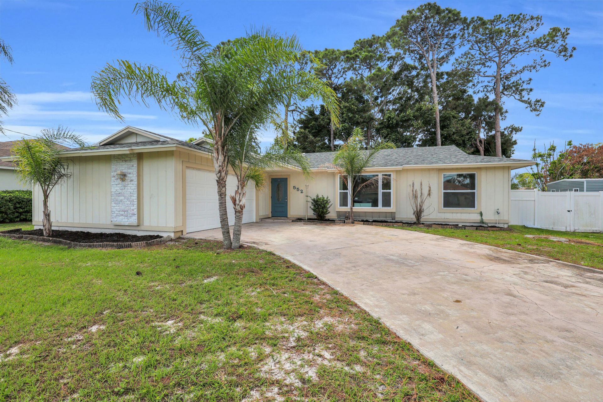 552 SW Eyerly Avenue, Port Saint Lucie, FL 34983 Photo