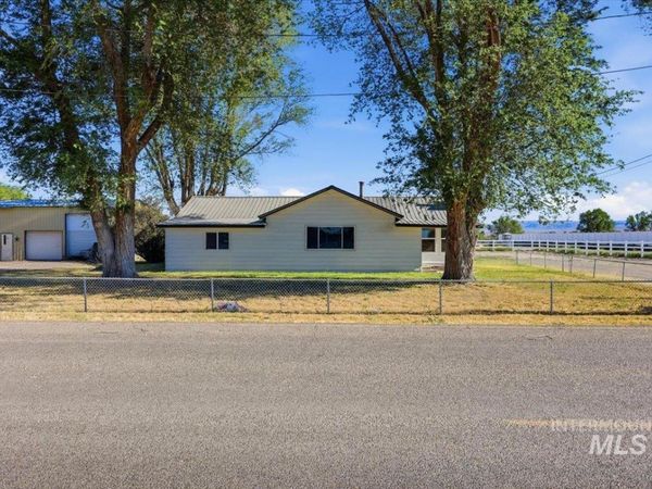 956 SE Hamilton Rd, Mountain Home, ID 83647