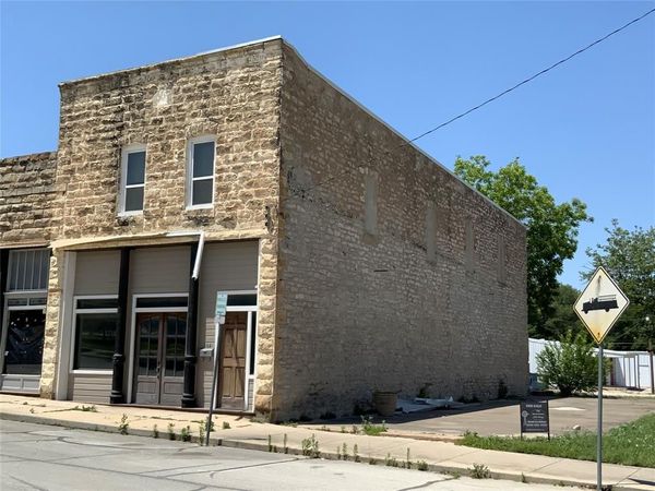 102 E Jacksboro Street, Chico, TX 76431