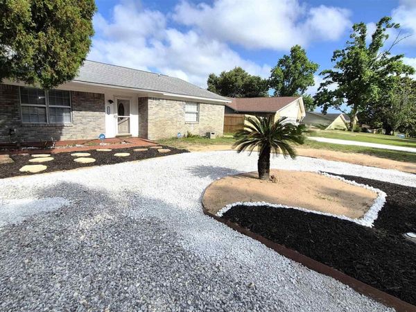 5570 Charbar Dr, Pensacola, FL 32526
