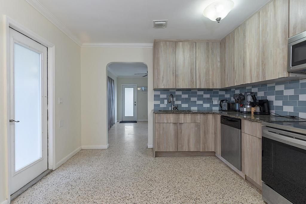802 N J Street, Lake Worth Beach, FL 33460 Photo
