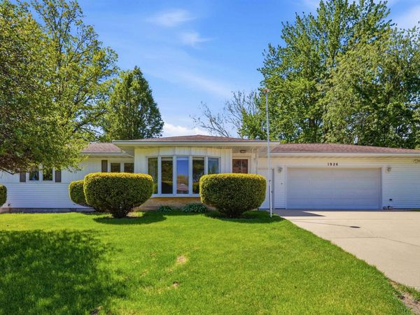 1926 Crescent Drive, Cedar Falls, IA 50613