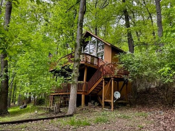 701 Natchez Lane , Sugar Grove, OH 43155