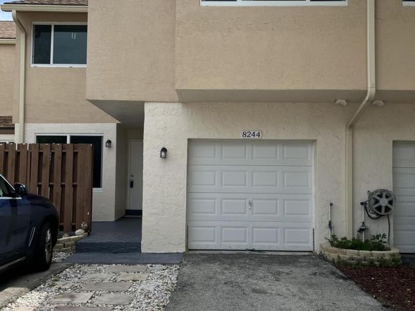 8244 NW 9th Street, Unit 5, Plantation, FL 33324
