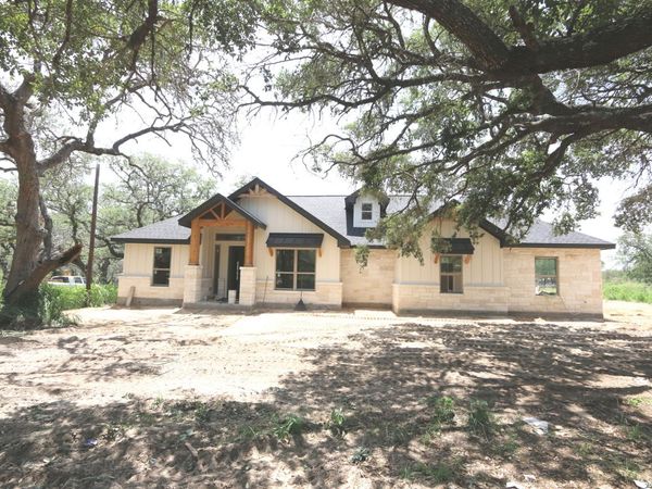 1114 HUMMINGBIRD LN, Adkins, TX 78101