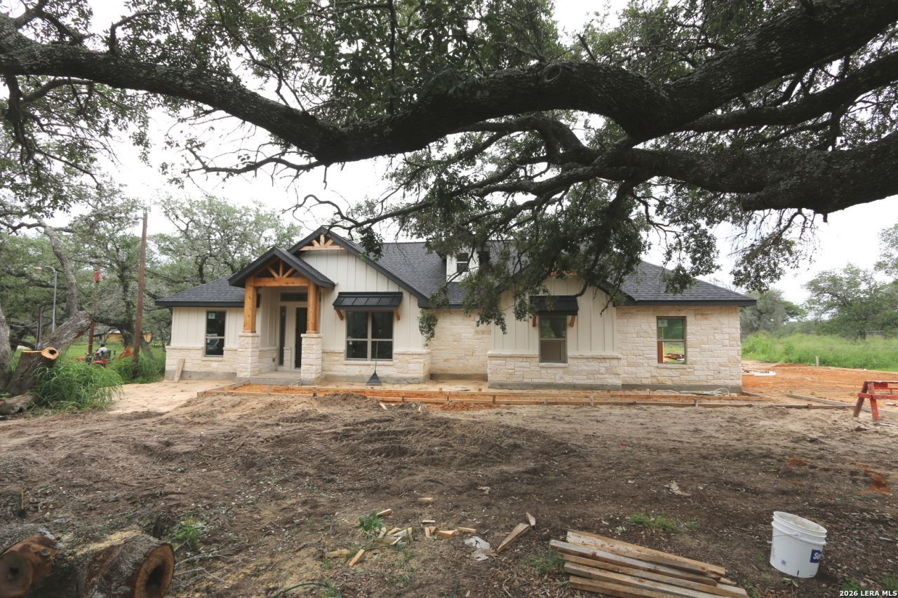 1114 Hummingbird Ln, Adkins, TX 78101 Main Photo