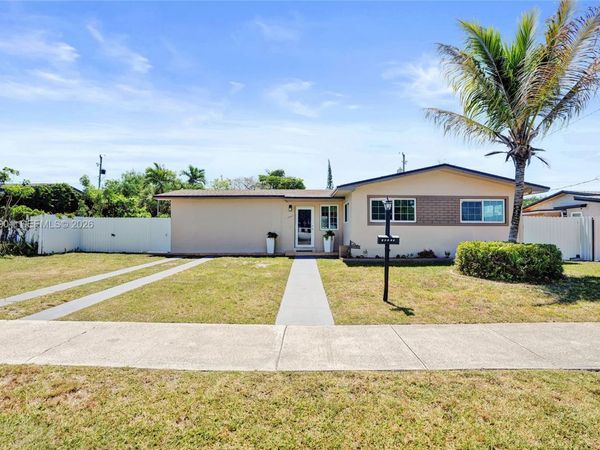 19411 Gulfstream Rd , Cutler Bay, FL 33157