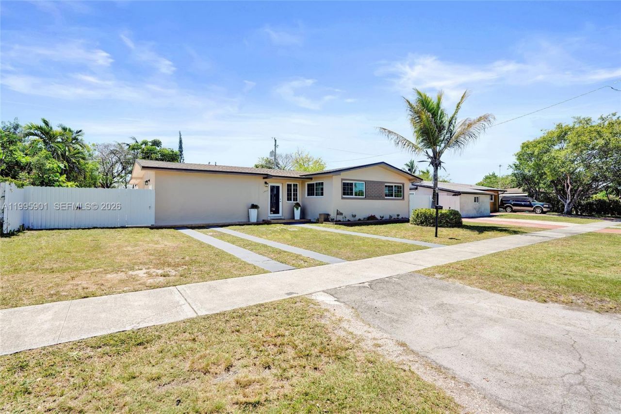 19411 Gulfstream Rd , Cutler Bay, FL 33157 Photo