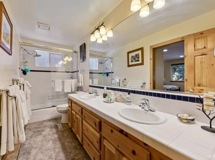1911 Bella Coola Drive, South Lake Tahoe, CA 96150 Photo