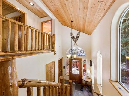 1911 Bella Coola Drive, South Lake Tahoe, CA 96150 Photo