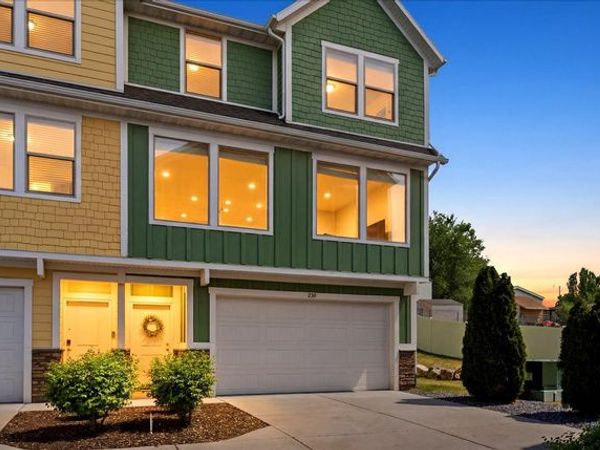 370 W KNIGHTS LN , Layton, UT 84041