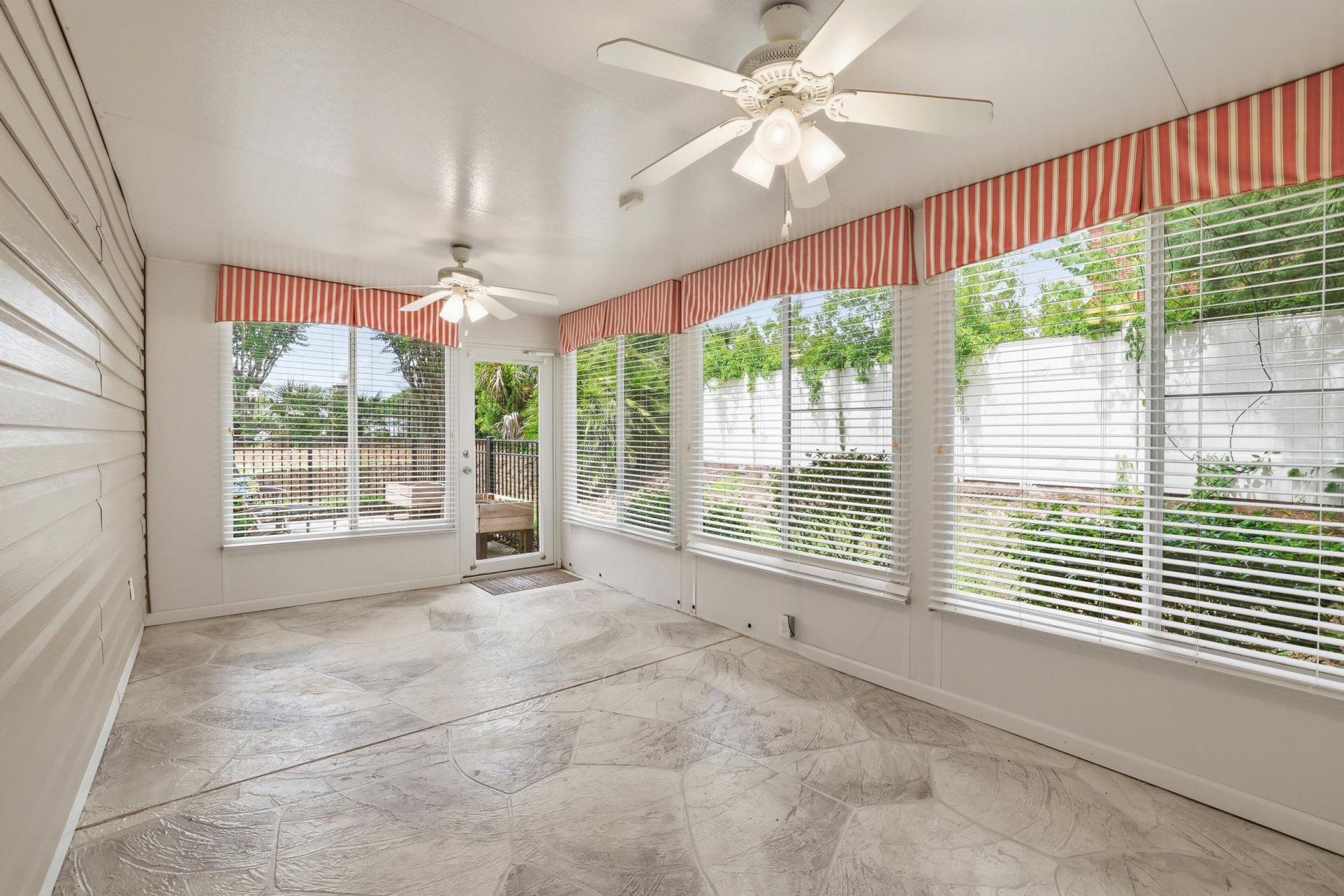 4223 Rivergate Ln. Photo 29