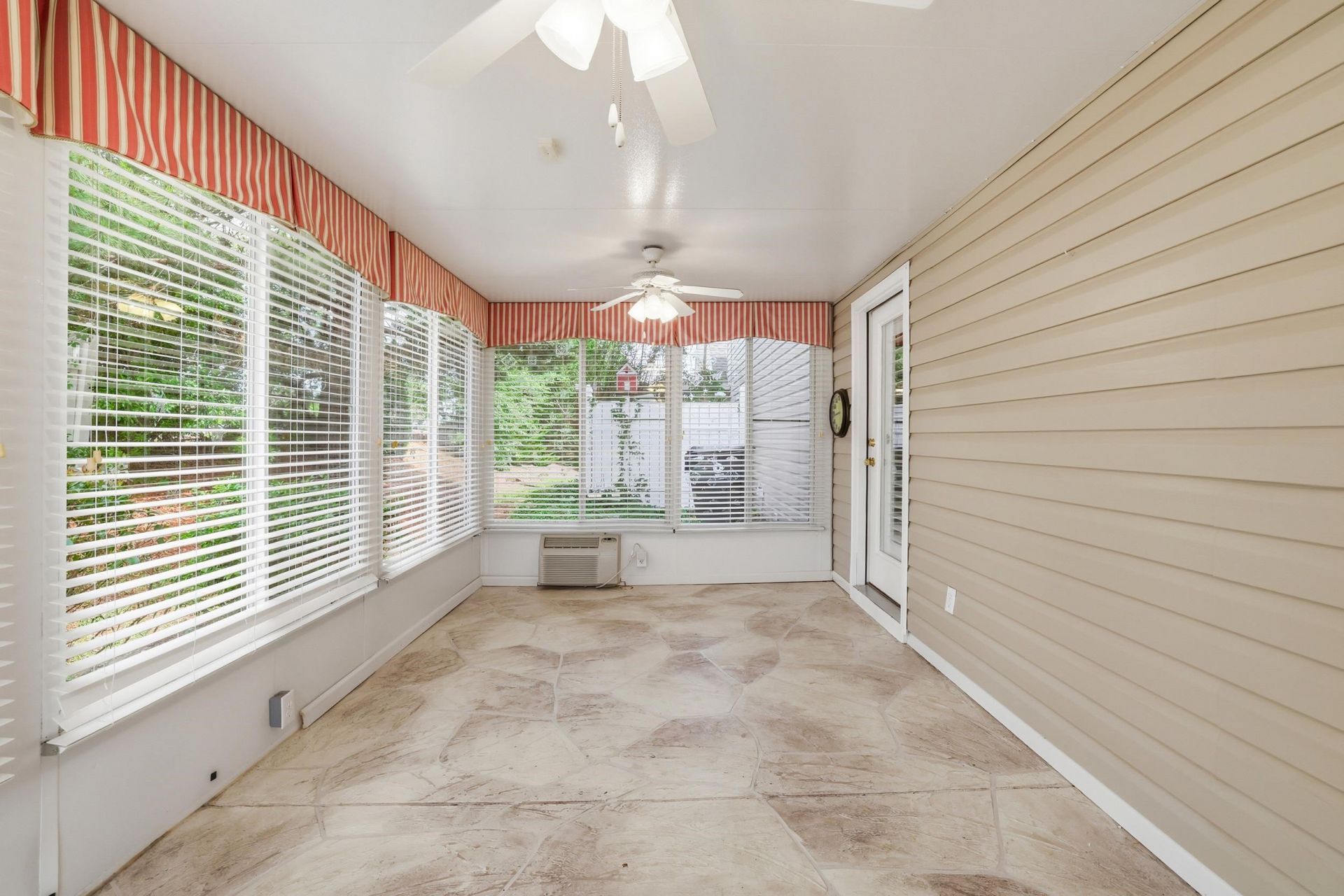 4223 Rivergate Ln. Photo 33