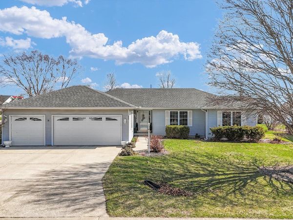25 N Prairieview Avenue, Tuscola, IL 61953