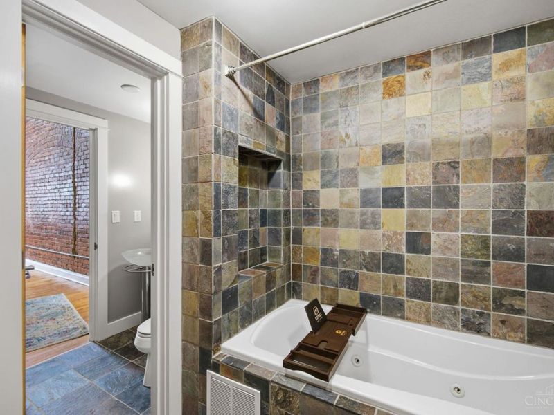 26 E Sixth Street, Unit 803, Cincinnati, OH 45202 Photo 32