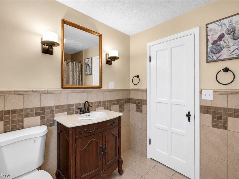 16005 Throckley Avenue, Cleveland, OH 44128 Photo 10