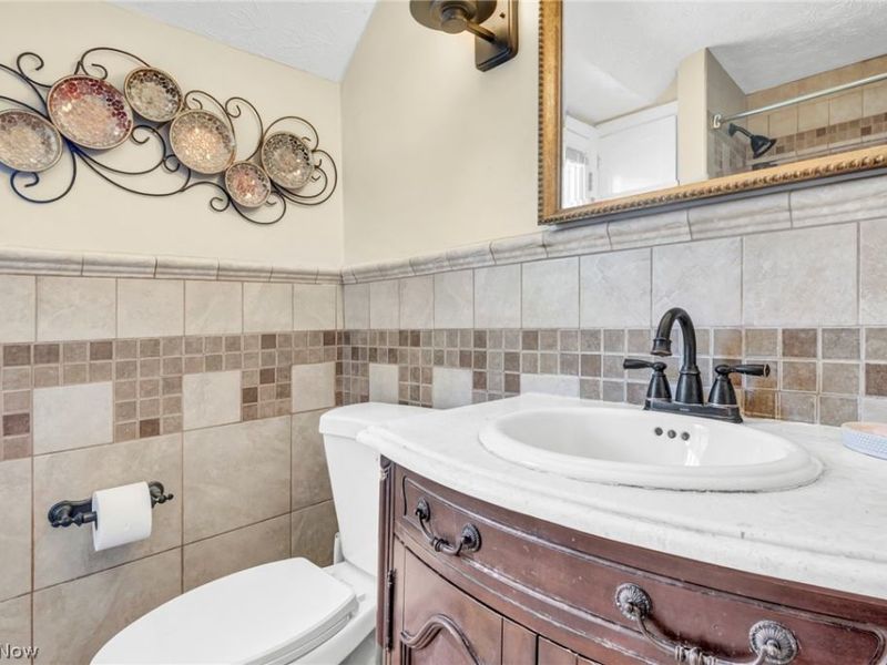 16005 Throckley Avenue, Cleveland, OH 44128 Photo 11
