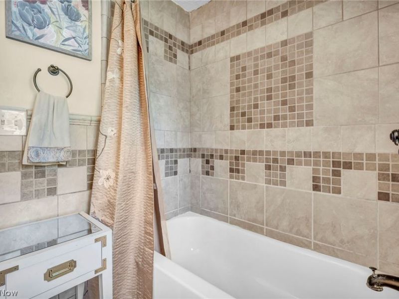 16005 Throckley Avenue, Cleveland, OH 44128 Photo 12
