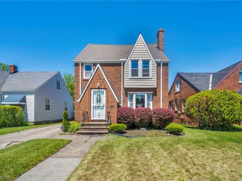 16005 Throckley Avenue, Cleveland, OH 44128 Photo 2