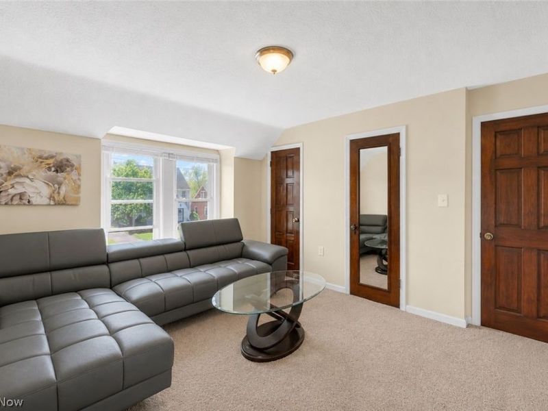 16005 Throckley Avenue, Cleveland, OH 44128 Photo 20