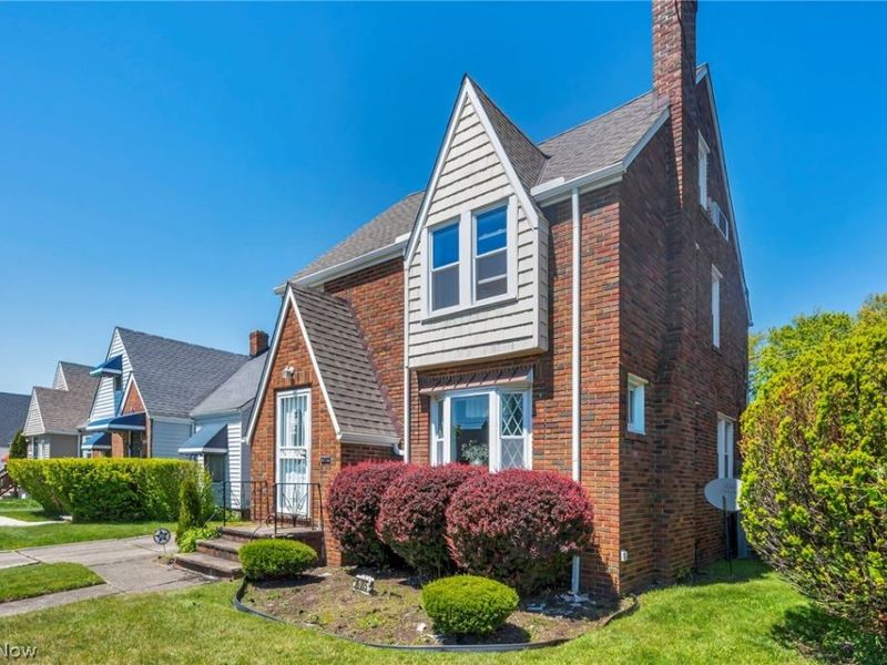 16005 Throckley Avenue, Cleveland, OH 44128 Photo 3