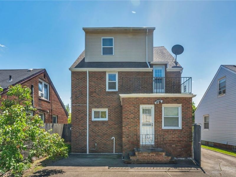 16005 Throckley Avenue, Cleveland, OH 44128 Photo 31