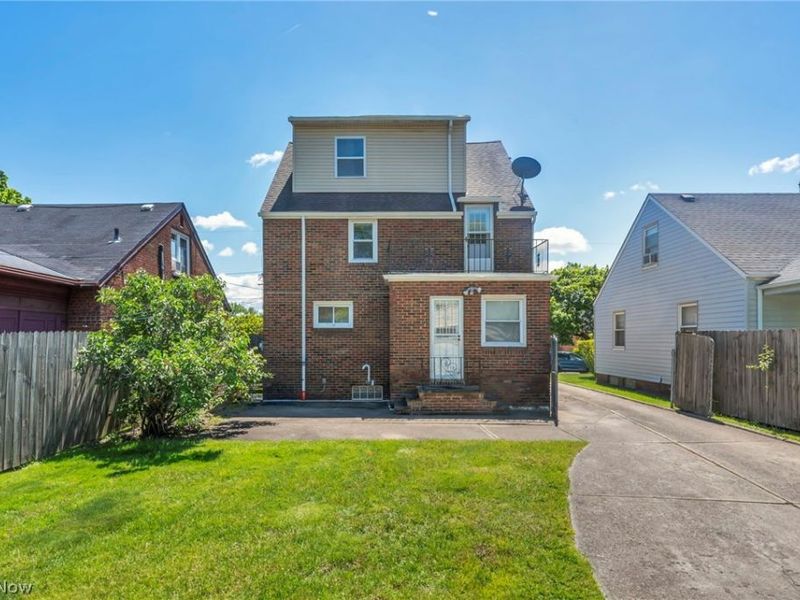 16005 Throckley Avenue, Cleveland, OH 44128 Photo 32