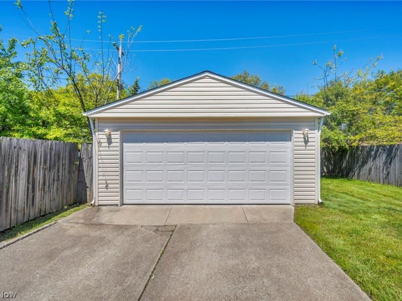 16005 Throckley Avenue, Cleveland, OH 44128 Photo 34