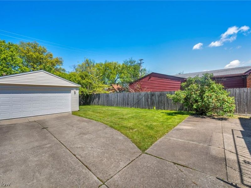16005 Throckley Avenue, Cleveland, OH 44128 Photo 35
