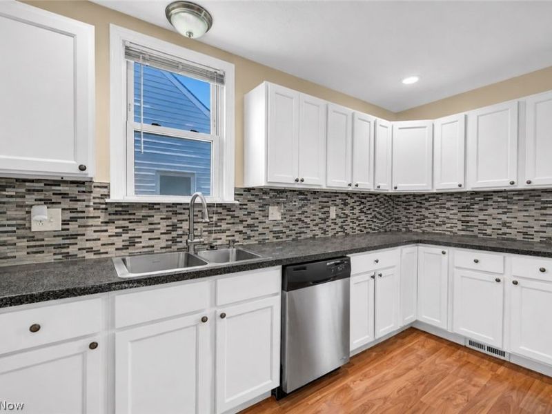 16005 Throckley Avenue, Cleveland, OH 44128 Photo 5