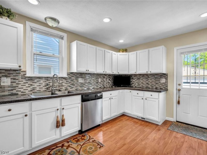 16005 Throckley Avenue, Cleveland, OH 44128 Photo 6