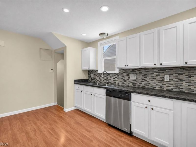16005 Throckley Avenue, Cleveland, OH 44128 Photo 7