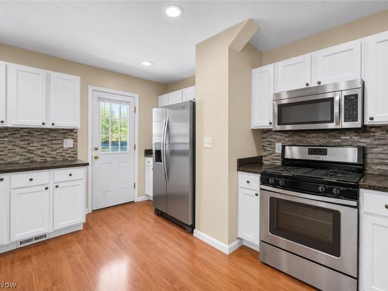 16005 Throckley Avenue, Cleveland, OH 44128 Photo 8