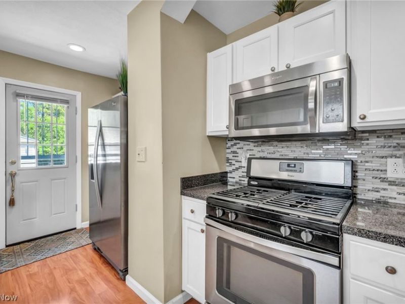 16005 Throckley Avenue, Cleveland, OH 44128 Photo 9