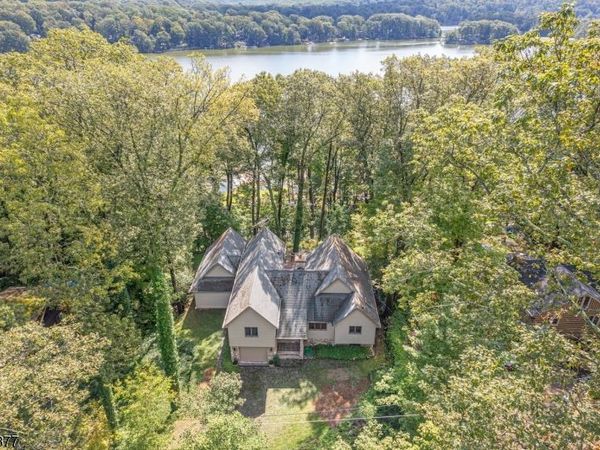 215 Aniwa Rd, Vernon, NJ 07422