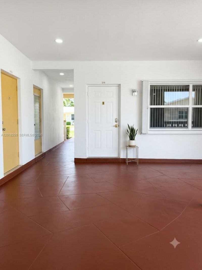 1958 Monroe St, Unit 209, Hollywood, FL 33020 Photo