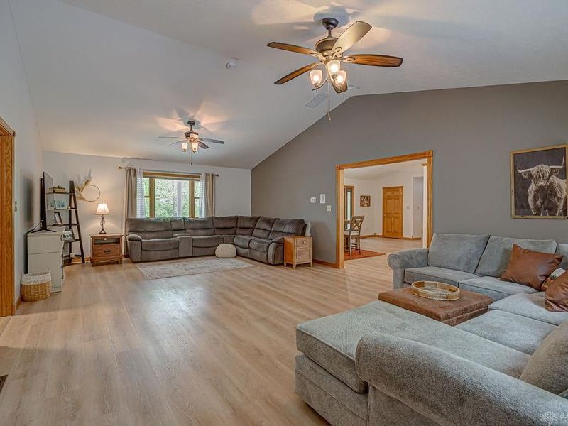 527 Lakengren Drive, Eaton, OH 45320 Photo 10