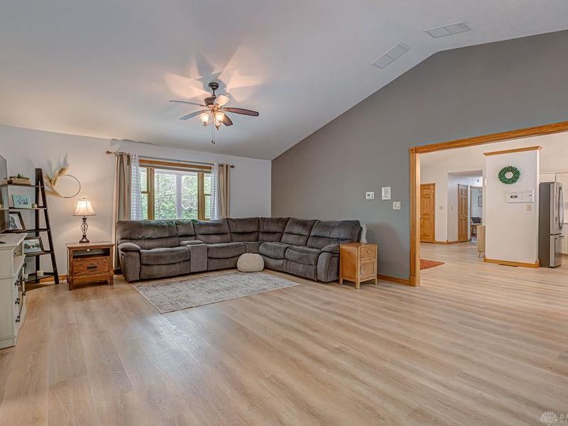 527 Lakengren Drive, Eaton, OH 45320 Photo 11