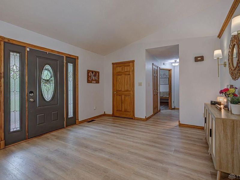 527 Lakengren Drive, Eaton, OH 45320 Photo 2