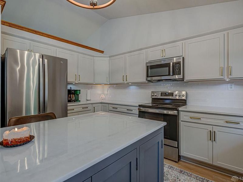 527 Lakengren Drive, Eaton, OH 45320 Photo 9
