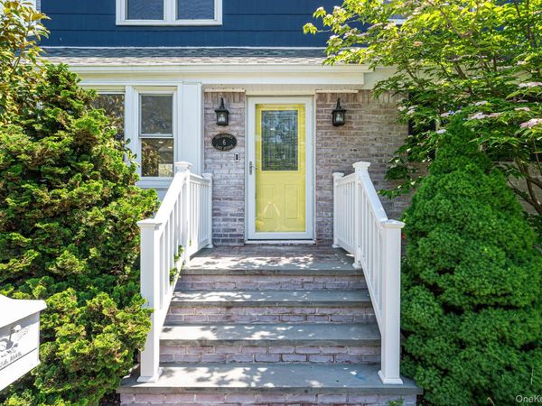 6 Lake Avenue, Merrick, NY 11566