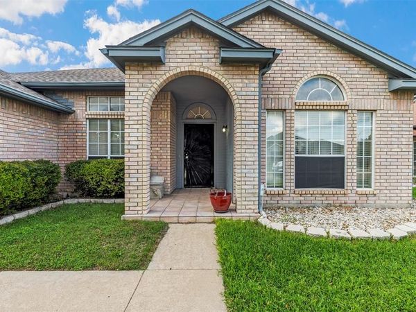 2315 Brisbane Drive , Arlington, TX 76018